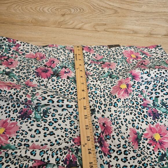NEW Avenue Super Stretch Pull-On Capri Floral Cheetah Animal Print Plus Size 26 - Picture 4 of 8